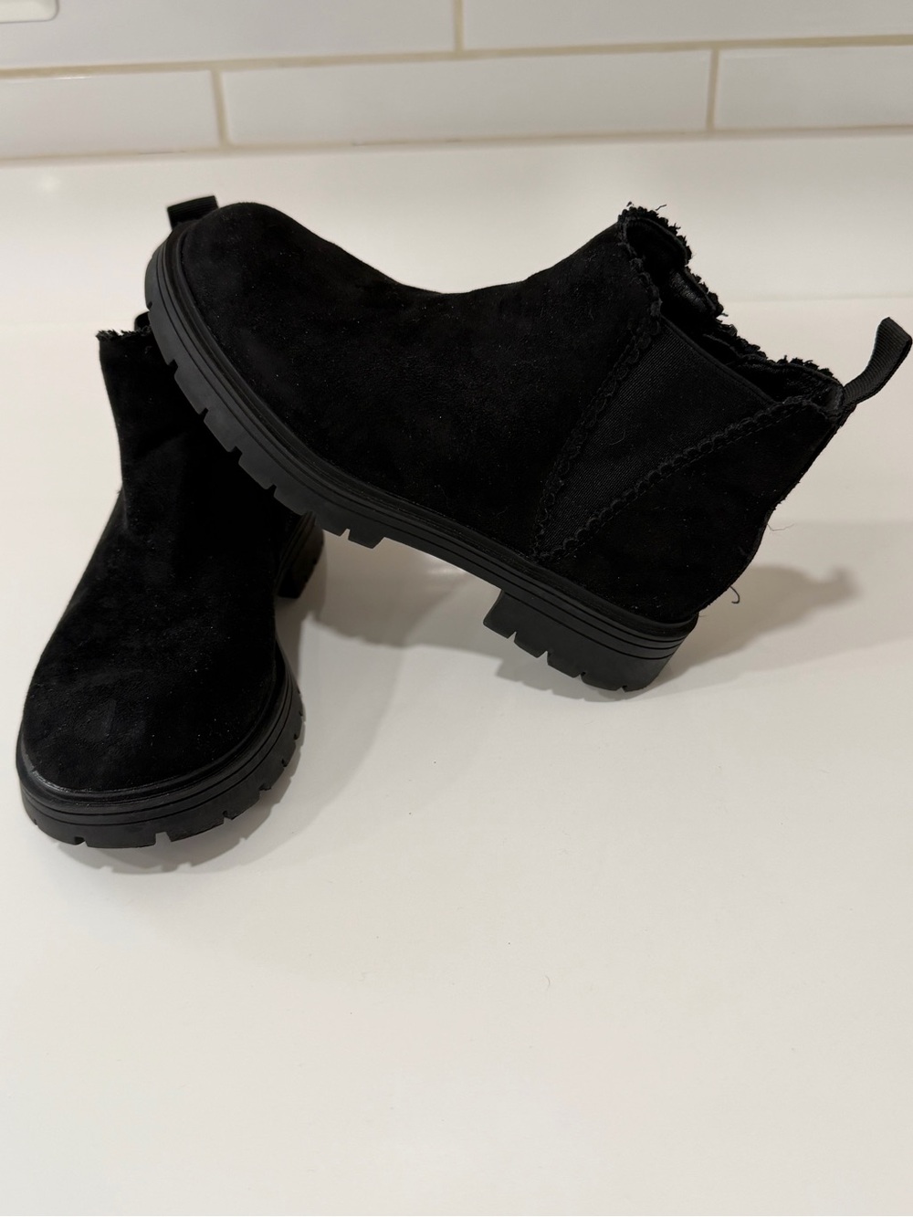 K KomForme Black Faux Suede Ankle Boots - Kids Size 1